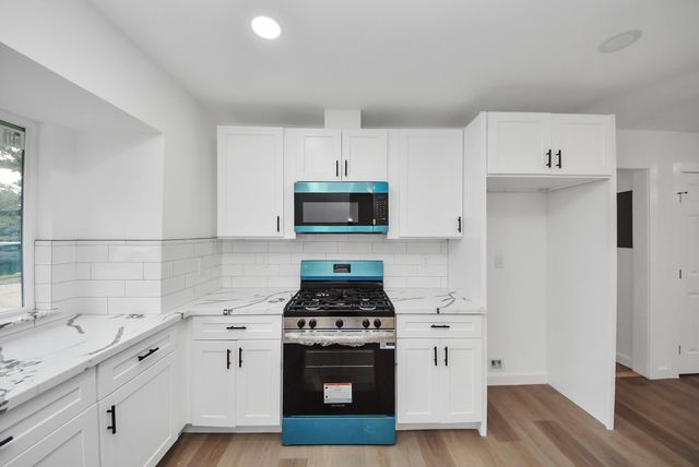 101 Talisman Street, Lake Jackson, TX 77566