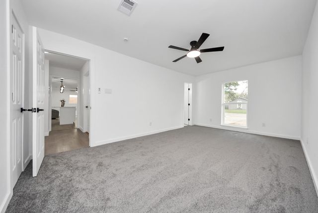 101 Talisman Street, Lake Jackson, TX 77566