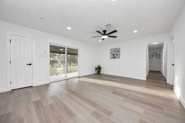 101 Talisman Street, Lake Jackson, TX 77566