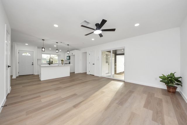 101 Talisman Street, Lake Jackson, TX 77566