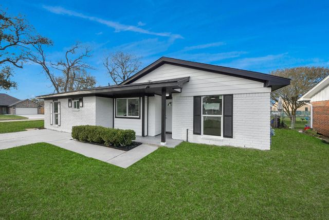 101 Talisman Street, Lake Jackson, TX 77566