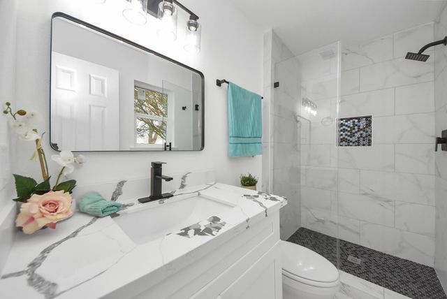 101 Talisman Street, Lake Jackson, TX 77566