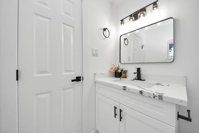 101 Talisman Street, Lake Jackson, TX 77566