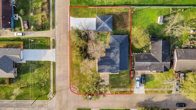101 Talisman Street, Lake Jackson, TX 77566