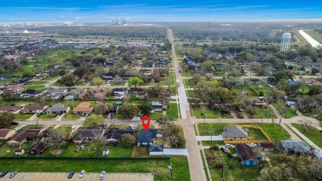 101 Talisman Street, Lake Jackson, TX 77566