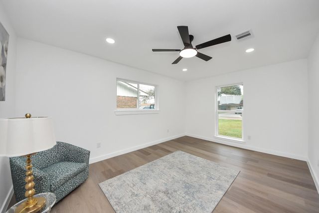 101 Talisman Street, Lake Jackson, TX 77566