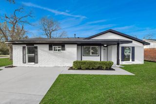 101 Talisman Street, Lake Jackson, TX 77566