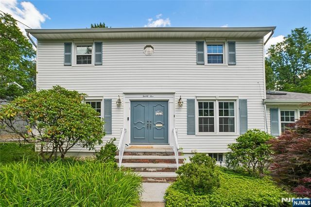 25 Tremont Terrace, Livingston, NJ 07039