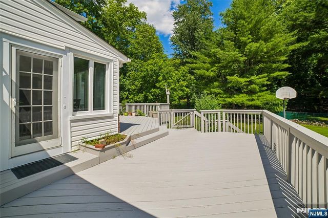 25 Tremont Terrace, Livingston, NJ 07039