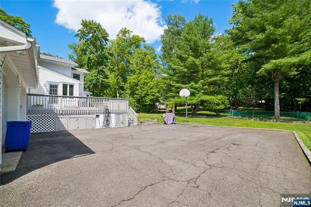 25 Tremont Terrace, Livingston, NJ 07039