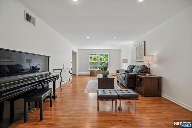 25 Tremont Terrace, Livingston, NJ 07039
