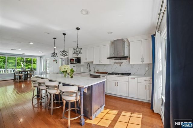 25 Tremont Terrace, Livingston, NJ 07039