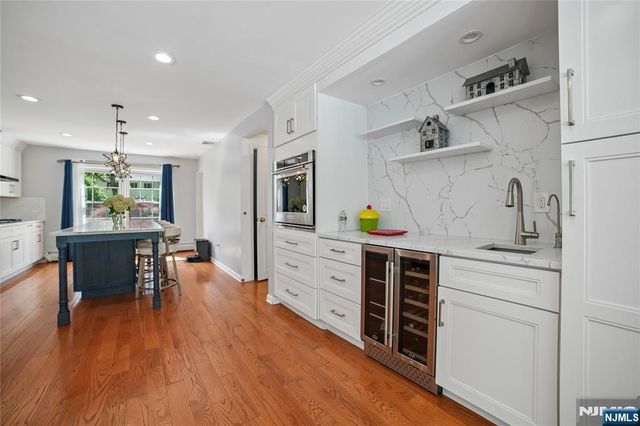 25 Tremont Terrace, Livingston, NJ 07039