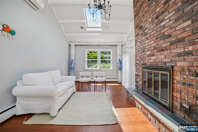 25 Tremont Terrace, Livingston, NJ 07039