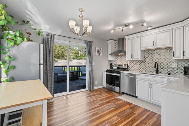 N3311 Queen ROAD, Lake Geneva, WI 53147