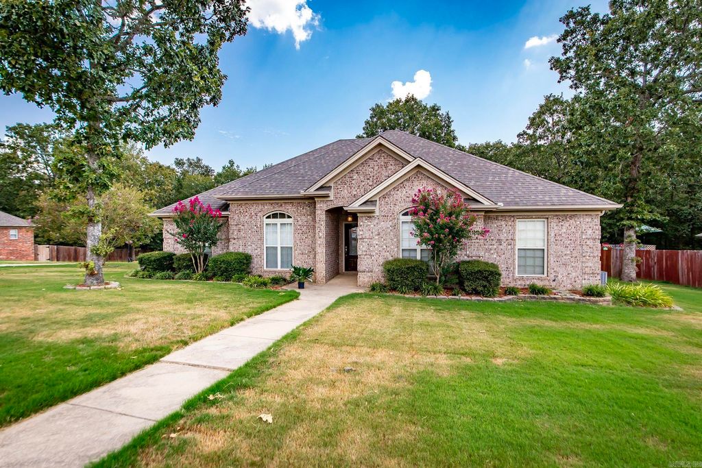 1308 Lost Creek Dr, Jacksonville, AR 72076