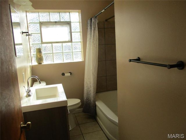 4410 Marcus Avenue, St Louis, MO 63115