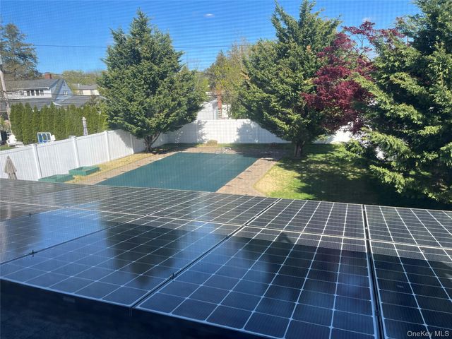 49 Flagstone Lane, Westbury, NY 11590