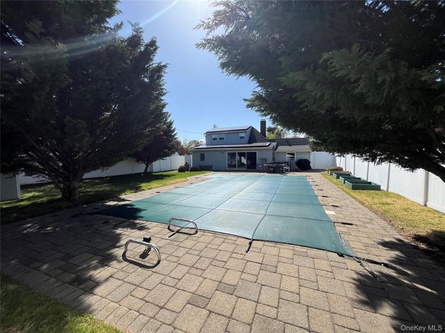 49 Flagstone Lane, Westbury, NY 11590