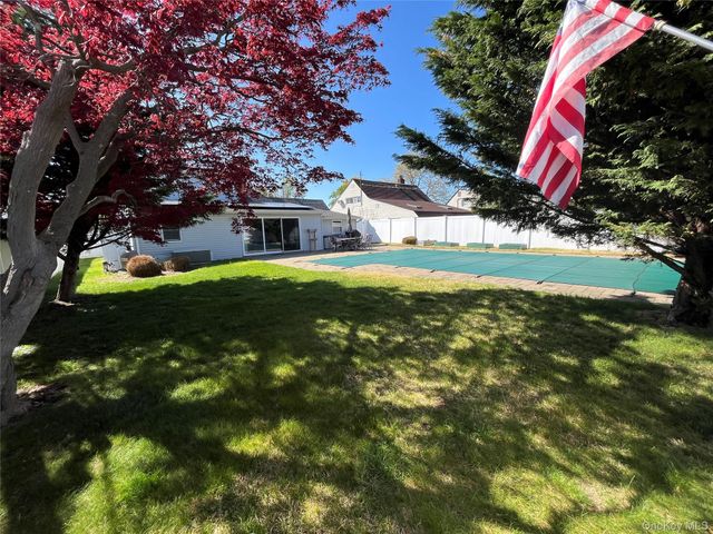 49 Flagstone Lane, Westbury, NY 11590