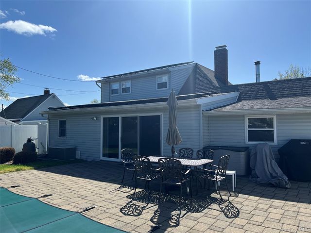 49 Flagstone Lane, Westbury, NY 11590
