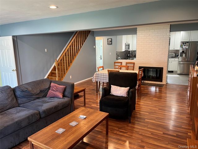 49 Flagstone Lane, Westbury, NY 11590