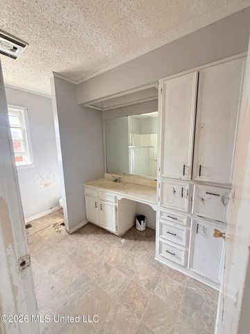 354 Walthall Street, Grenada, MS 38901