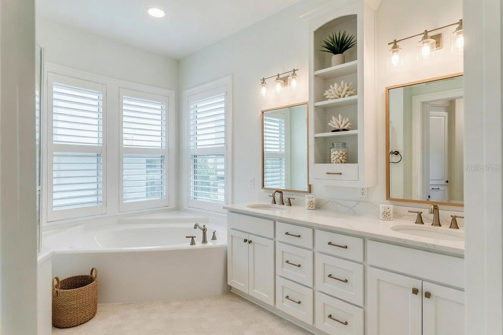 Image 15 of property listing at 8603 MAGNOLIA STREET, Gibsonton, FL 33534