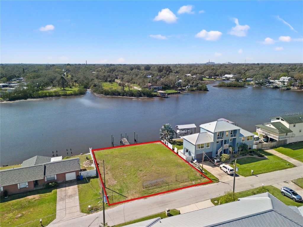 Image 20 of property listing at 8603 MAGNOLIA STREET, Gibsonton, FL 33534