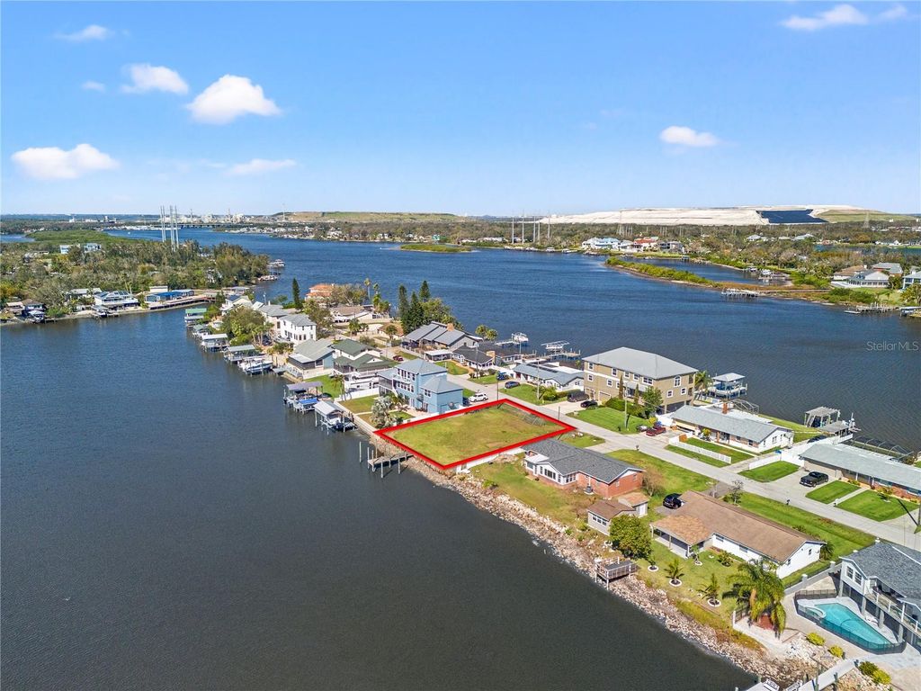 Image 6 of property listing at 8603 MAGNOLIA STREET, Gibsonton, FL 33534