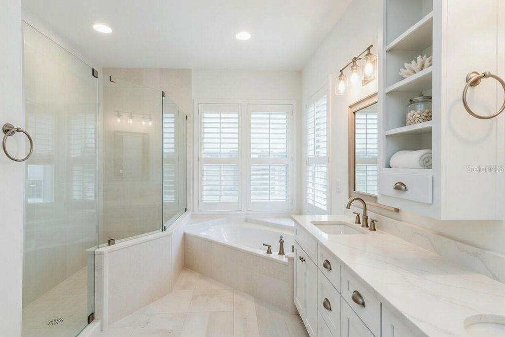 Image 9 of property listing at 8603 MAGNOLIA STREET, Gibsonton, FL 33534