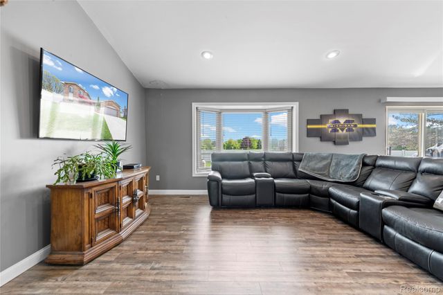 17621 Brentwood Drive, Riverview, MI 48193