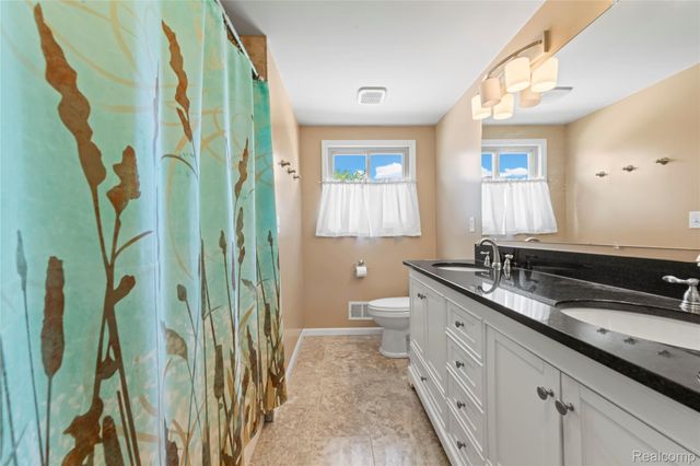 17621 Brentwood Drive, Riverview, MI 48193