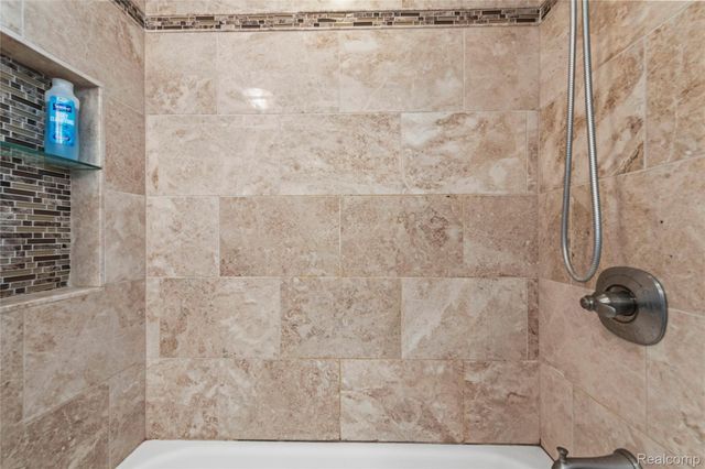 17621 Brentwood Drive, Riverview, MI 48193