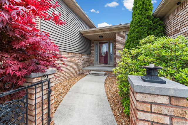 17621 Brentwood Drive, Riverview, MI 48193