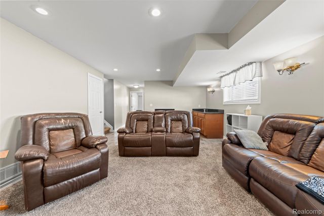 17621 Brentwood Drive, Riverview, MI 48193