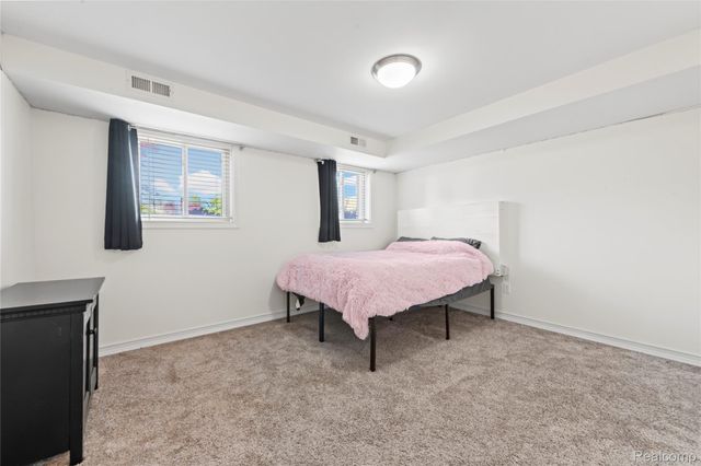 17621 Brentwood Drive, Riverview, MI 48193