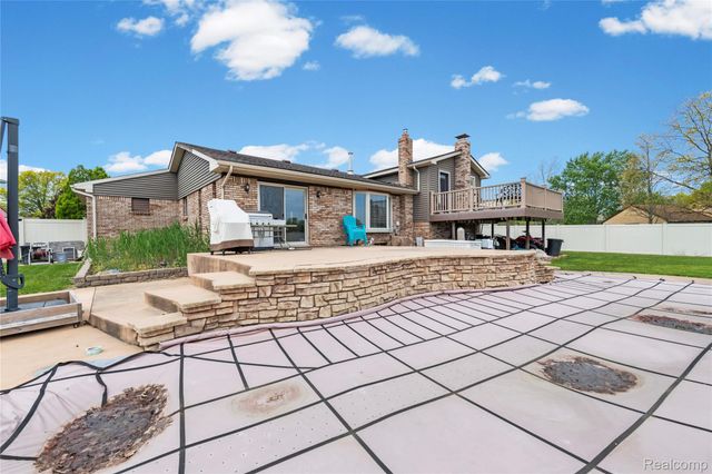 17621 Brentwood Drive, Riverview, MI 48193