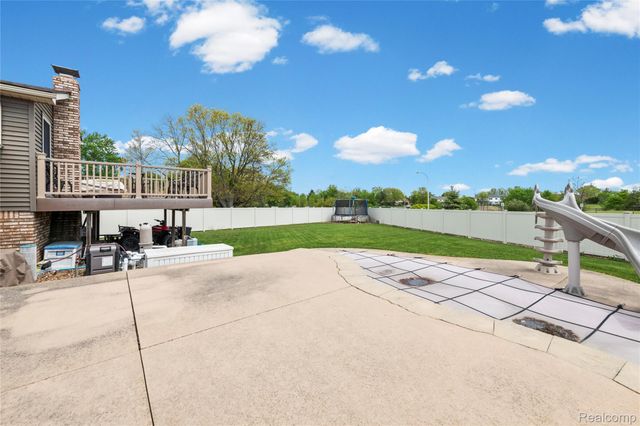 17621 Brentwood Drive, Riverview, MI 48193