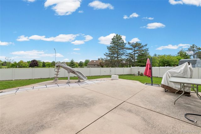 17621 Brentwood Drive, Riverview, MI 48193
