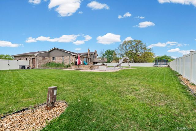 17621 Brentwood Drive, Riverview, MI 48193