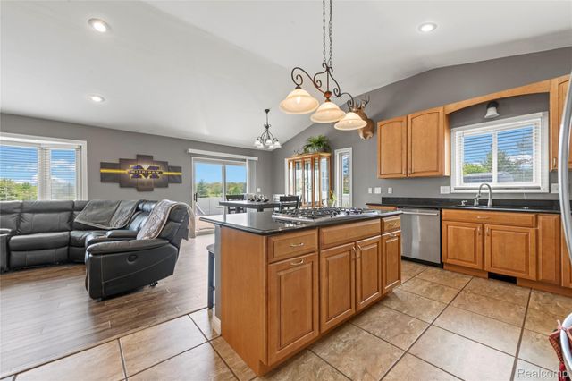 17621 Brentwood Drive, Riverview, MI 48193