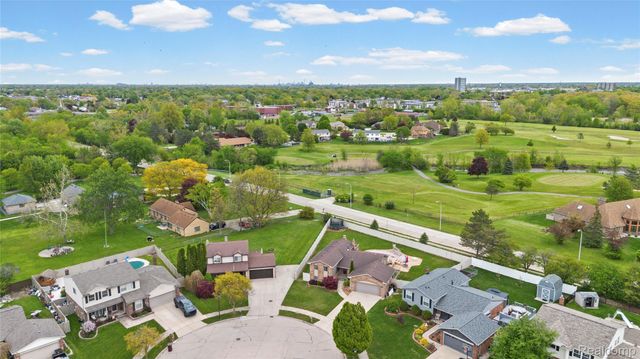 17621 Brentwood Drive, Riverview, MI 48193