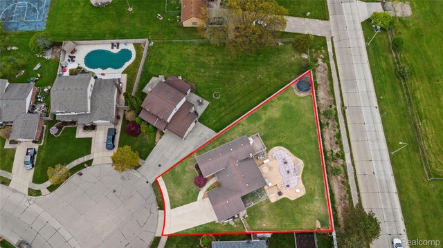 17621 Brentwood Drive, Riverview, MI 48193