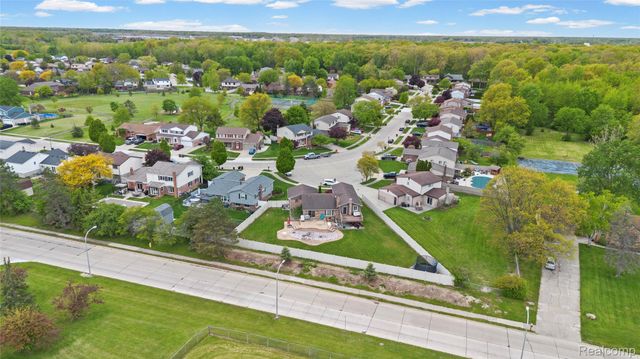 17621 Brentwood Drive, Riverview, MI 48193