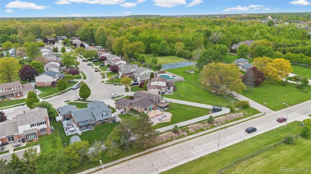17621 Brentwood Drive, Riverview, MI 48193