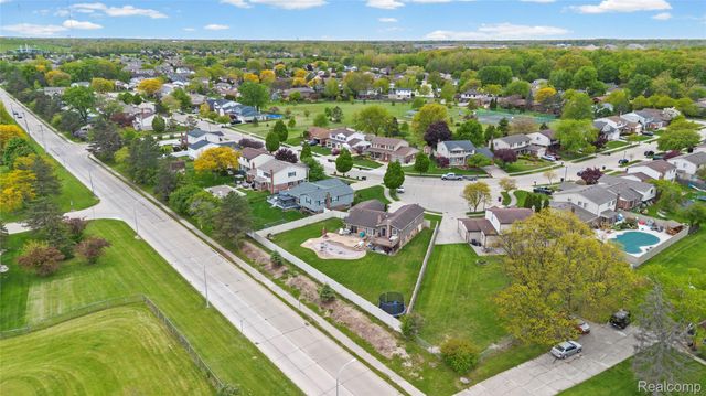 17621 Brentwood Drive, Riverview, MI 48193
