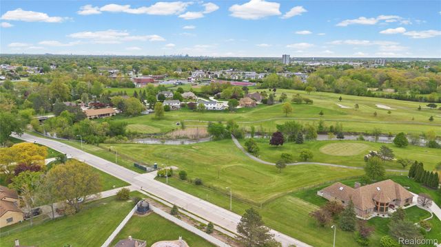 17621 Brentwood Drive, Riverview, MI 48193
