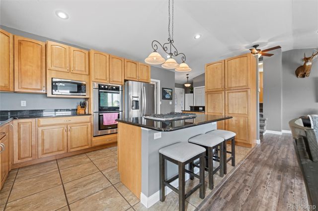 17621 Brentwood Drive, Riverview, MI 48193