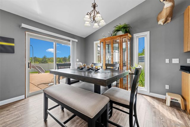 17621 Brentwood Drive, Riverview, MI 48193